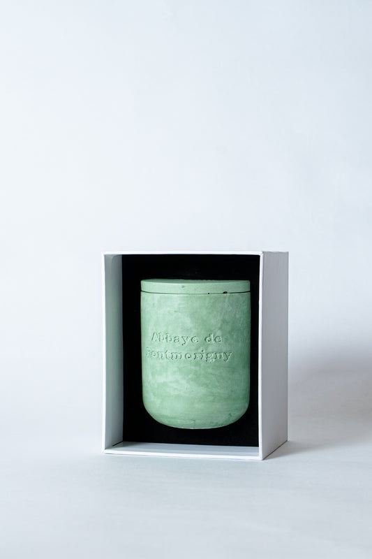 Grande bougie Tubéreuse présentée dans son coffret Fontmorigny