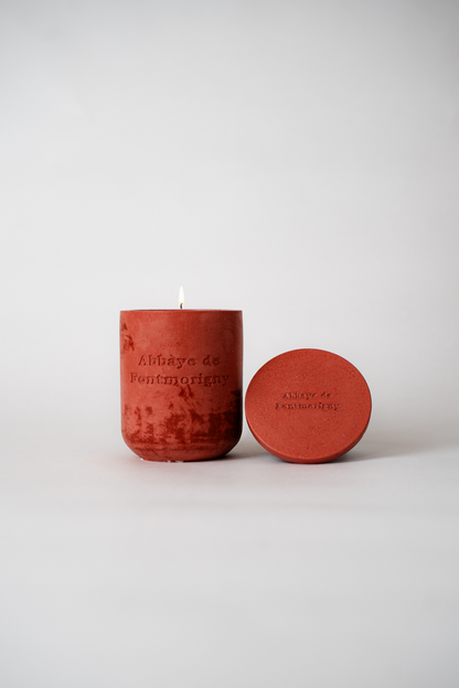 Grande bougie artisanale Rose & Miel allumée