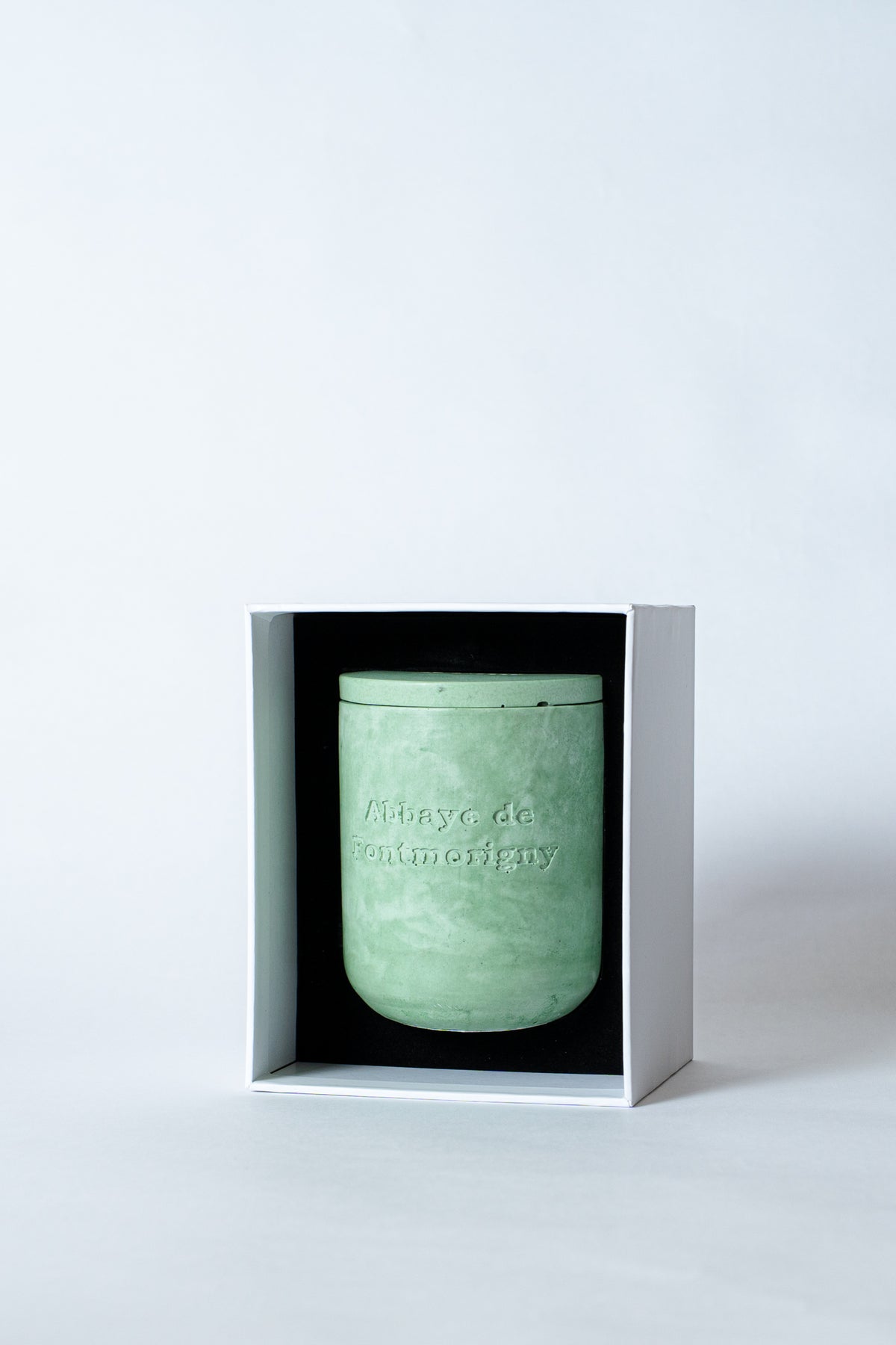 Grande bougie Tubéreuse présentée dans son coffret Fontmorigny