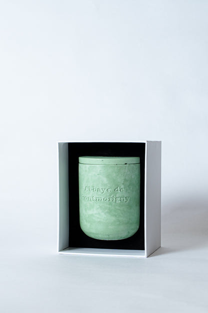 Grande bougie Tubéreuse présentée dans son coffret Fontmorigny